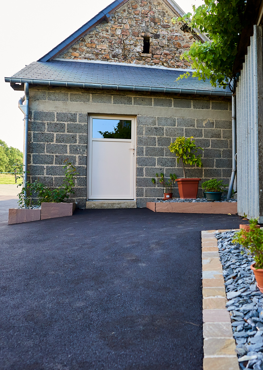 Au Cœur des Jardins : enrobé noir et pavage