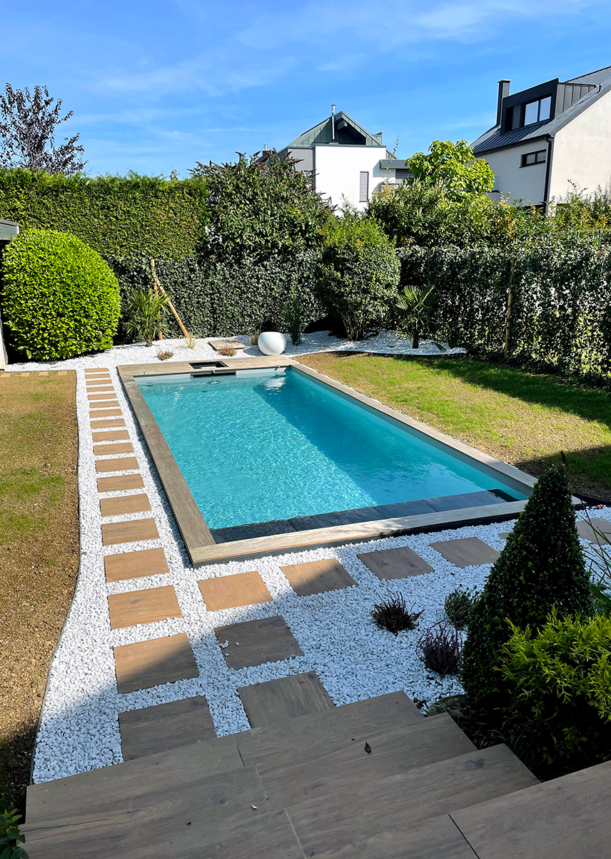 Au Cœur des Jardins : piscine à Évron