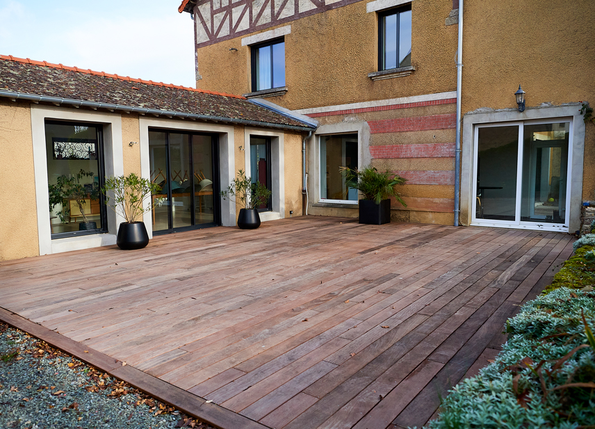 Au Cœur des Jardins : terrasse en bois