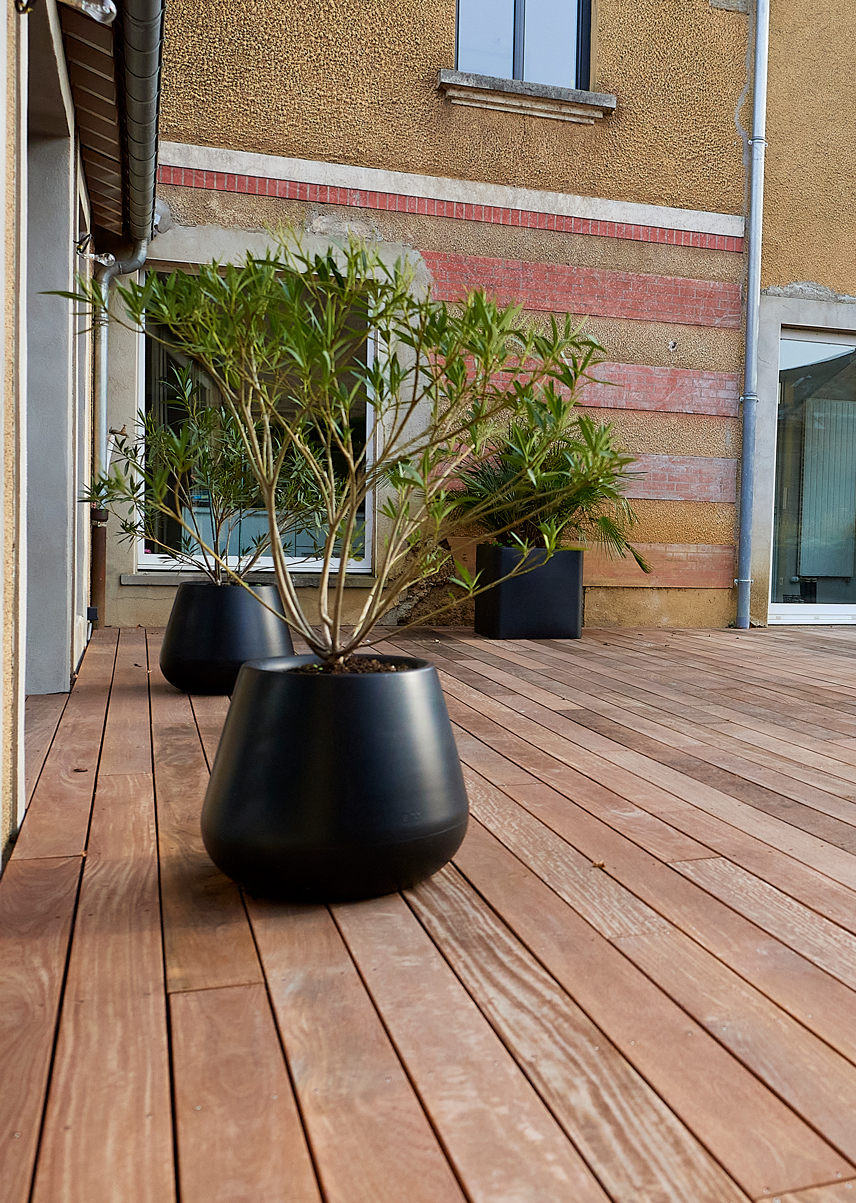 Au Cœur des Jardins : terrasse bois et vegetalisation